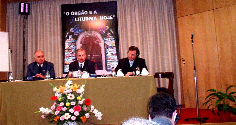 congresso_mesa_padre luis_trummer_dia20.jpg (111478 bytes)